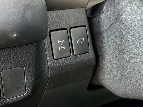 Used 2018 Toyota RAV4 XLE AWD/4WD image 40