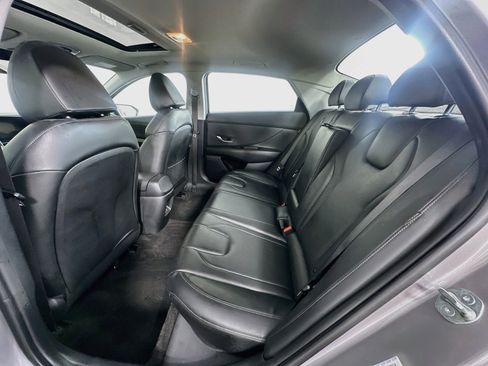 Used 2025 Hyundai Elantra Limited FWD image 27
