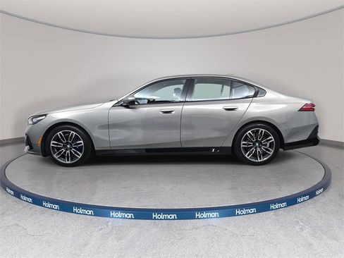 Used 2025 BMW 530i xDrive w/ M Sport Package image 9