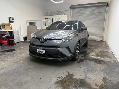 Used 2019 Toyota C-HR XLE FWD image 4