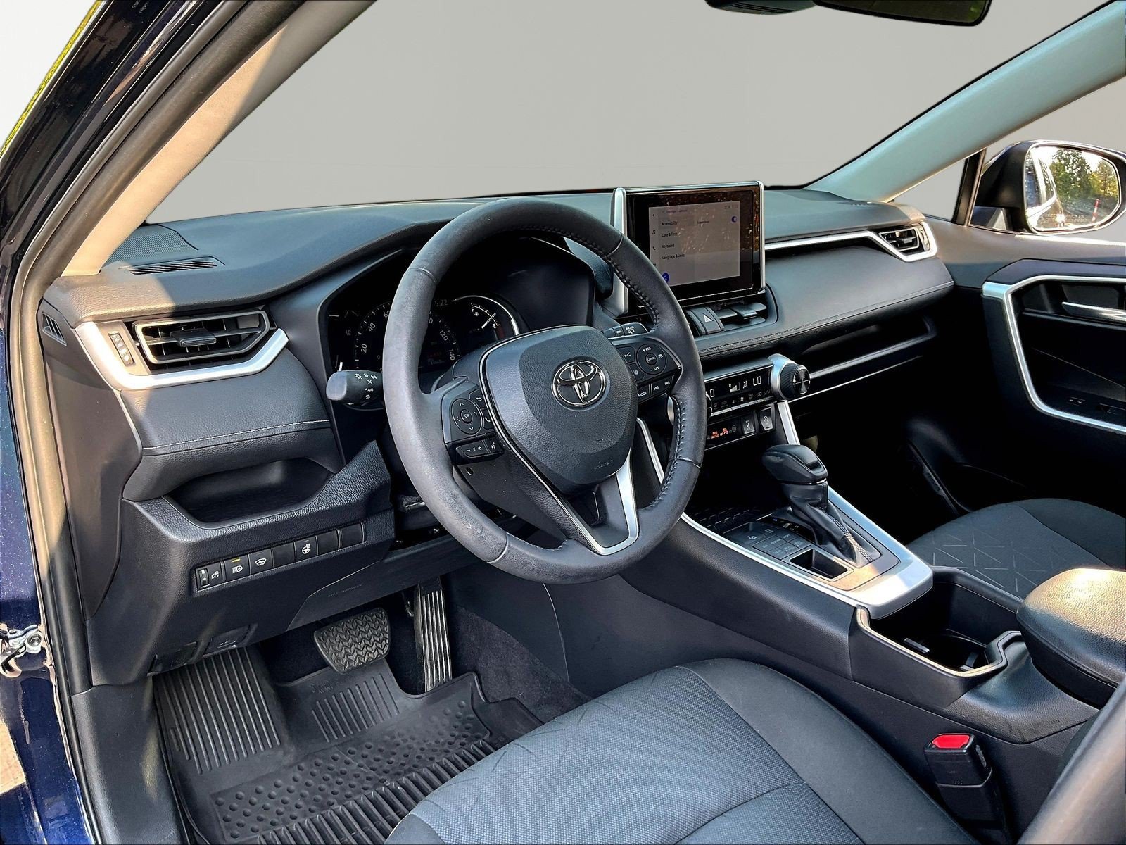 Used 2023 Toyota RAV4 XLE w/ XLE Grade Weather Package AWD/4WD image 17