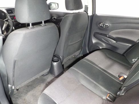 Used 2018 Nissan Versa SV image 9