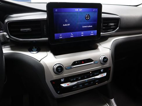 Certified 2020 Ford Explorer XLT w/ Equipment Group 202A image 32