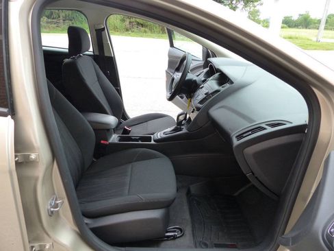 Used 2018 Ford Focus SE FWD image 39