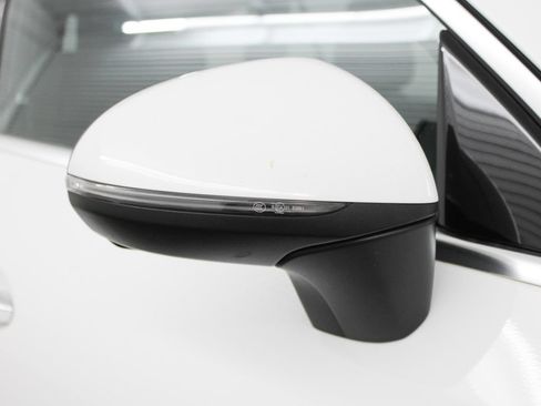 Used 2025 Mercedes-Benz GLC 300 image 13
