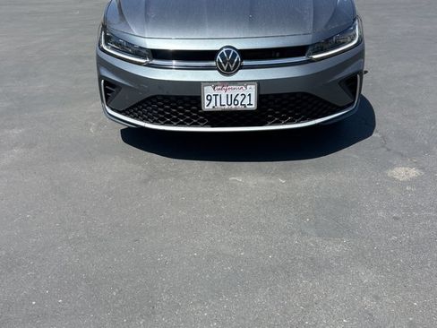Used 2025 Volkswagen Jetta SE FWD image 4