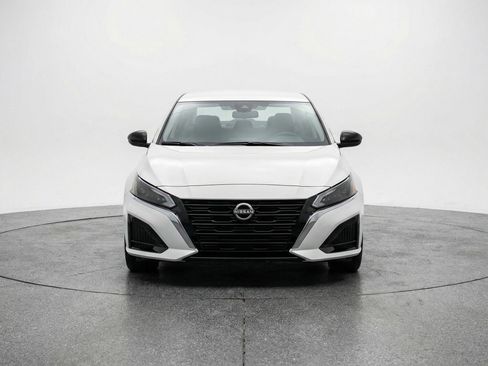 Used 2025 Nissan Altima 2.5 SV image 2