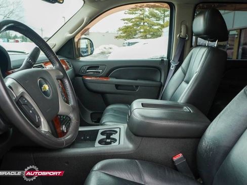 Used 2011 Chevrolet Suburban LT image 20