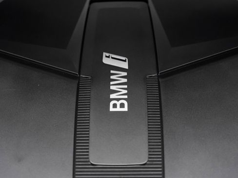 Used 2024 BMW i7 xDrive60 w/ M Sport Package RWD image 74