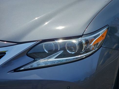 Used 2016 Lexus ES 350 w/ Luxury Package w/Wood Trim FWD image 34