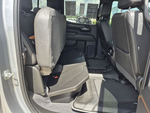 Used 2024 GMC Sierra 1500 AT4 w/ Technology Package AWD/4WD image 11