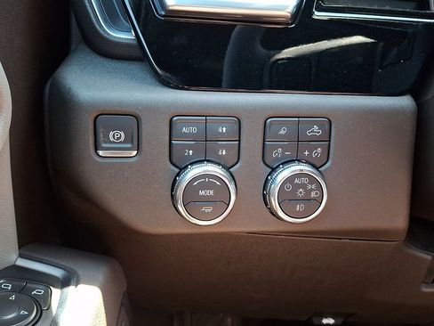 New 2026 GMC Sierra 2500 SLT AWD/4WD image 15