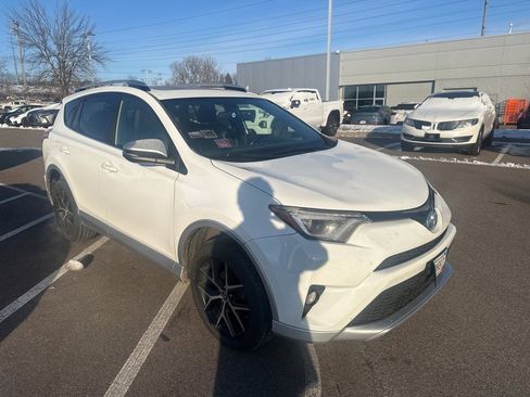 Used 2016 Toyota RAV4 SE image 29