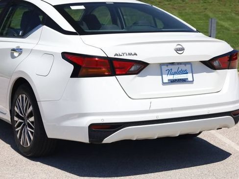Used 2025 Nissan Altima 2.5 SV FWD image 8