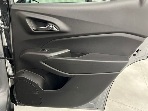 Used 2025 Chevrolet Trax LT w/ LT Convenience Package FWD image 19