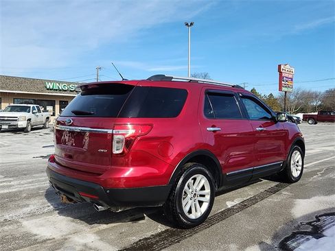 Used 2015 Ford Explorer XLT image 3