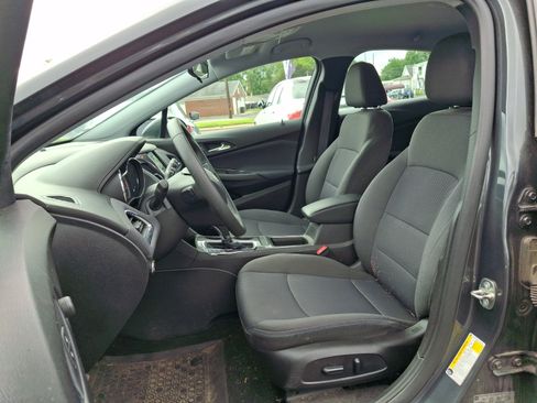 Used 2019 Chevrolet Cruze LT w/ Convenience Package FWD image 12
