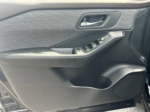 Used 2023 Nissan Rogue SV FWD image 17