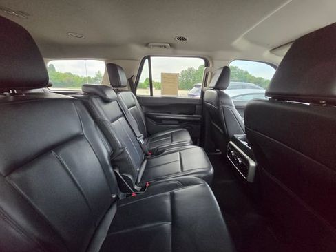 Used 2024 Ford Expedition XLT RWD image 10