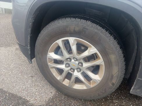 Used 2020 Chevrolet Traverse LS image 12