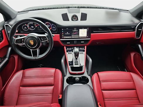 Used 2022 Porsche Cayenne image 10