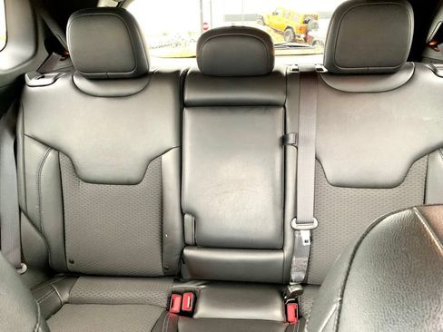 Used 2025 Jeep Compass Latitude w/ Altitude Special Edition AWD/4WD image 39