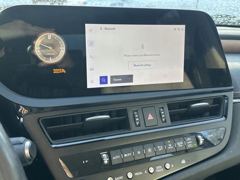 Used 2024 Lexus ES 350 w/ Premium Package image 27