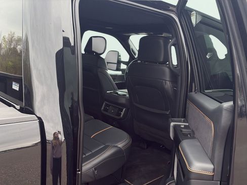 Used 2023 Ford F450 Platinum w/ FX4 Off-Road Package AWD/4WD image 15
