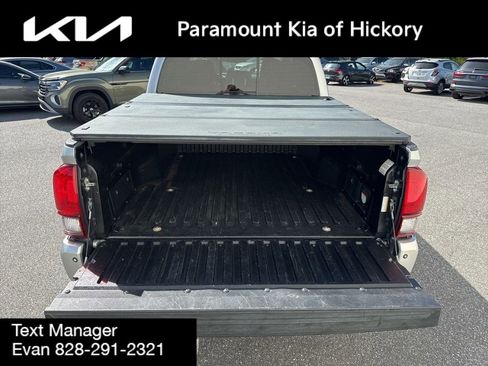 Used 2018 Toyota Tacoma TRD Sport w/ Technology Package image 10