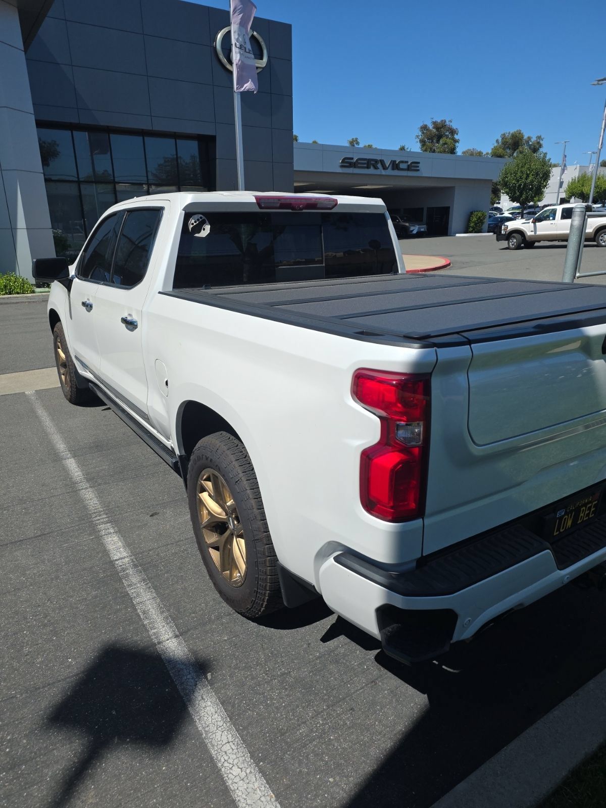 Used 2023 Chevrolet Silverado 1500 High Country AWD/4WD image 9
