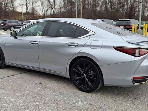 Used 2023 Lexus ES 300h F Sport image 6