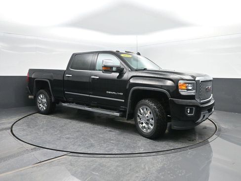 Used 2016 GMC Sierra 2500 Denali w/ Duramax Plus Package image 3
