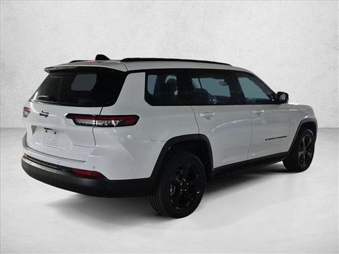 Used 2023 Jeep Grand Cherokee L Laredo RWD image 5