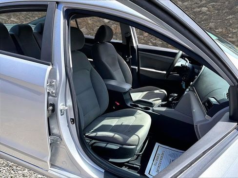 Used 2019 Hyundai Elantra SEL FWD image 6