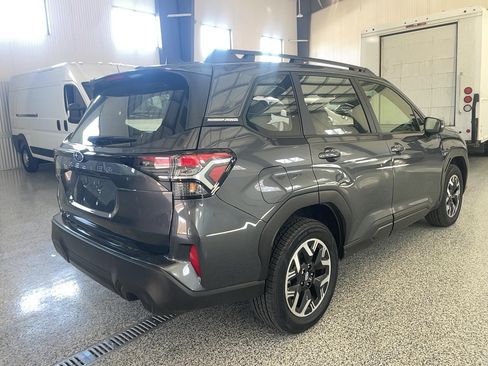 Used 2025 Subaru Forester AWD/4WD image 16