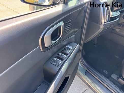 Certified 2025 Kia Sorento EX AWD/4WD image 11