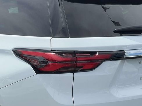 Certified 2023 Chevrolet Traverse LS w/ Safety Package FWD image 11