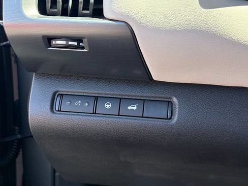 Used 2025 Nissan Pathfinder SL w/ Black Appearance Package FWD image 24