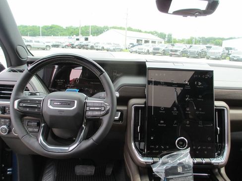 New 2026 GMC Yukon XL Denali Ultimate AWD/4WD image 16