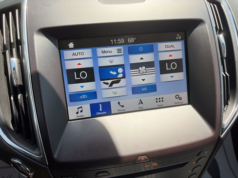 Used 2019 Ford Edge Titanium w/ Equipment Group 301A AWD/4WD image 25