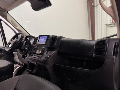 Used 2025 RAM ProMaster 2500 w/ Convenience Group FWD image 11