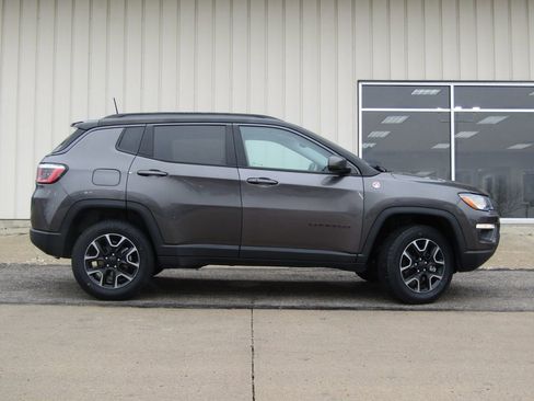 Used 2019 Jeep Compass Trailhawk image 2