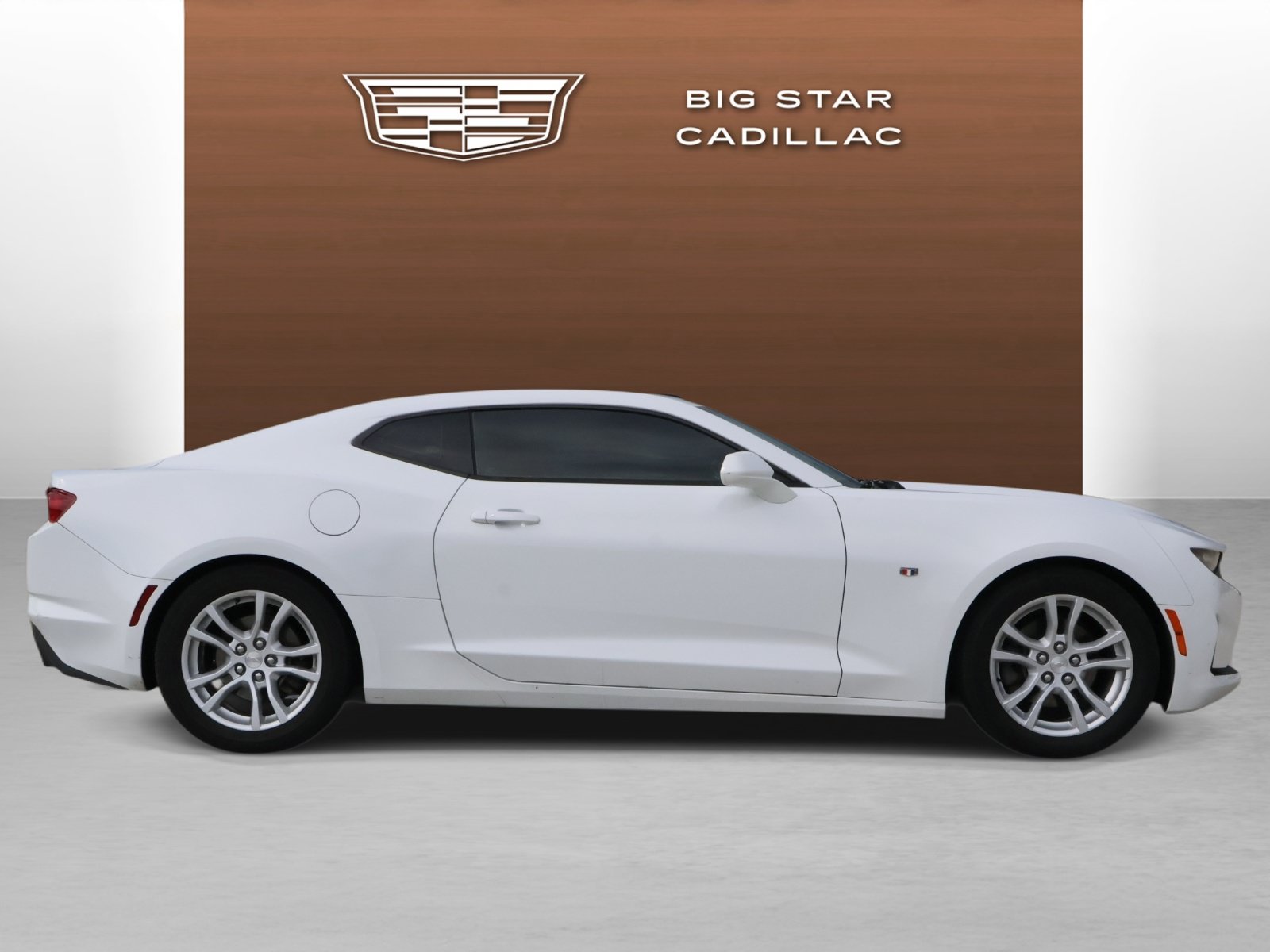 Used 2020 Chevrolet Camaro LT w/ Technology Package RWD image 6