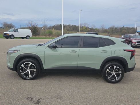 Used 2024 Chevrolet Trax RS w/ Driver Confidence Package image 2