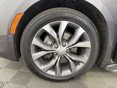 Used 2019 Chrysler Pacifica Limited w/ Advanced Safetytec Group FWD image 13