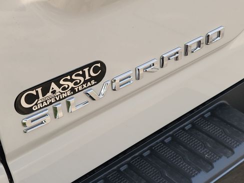 New 2026 Chevrolet Silverado 2500 ZR2 image 8