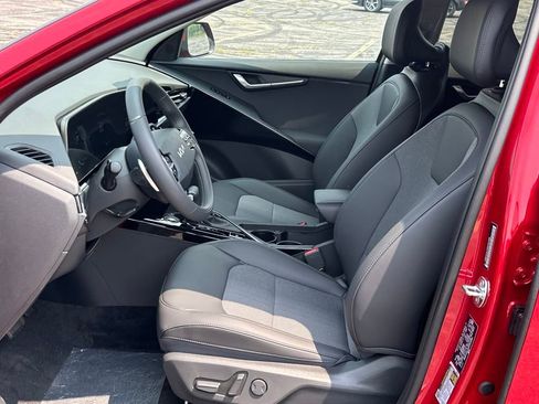 New 2025 Kia Niro EX image 9