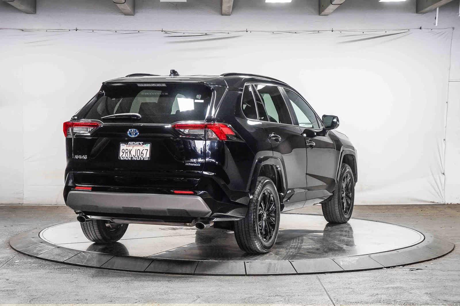 Certified 2022 Toyota RAV4 SE w/ Convenience Package AWD/4WD image 5