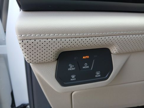 New 2026 Volkswagen Atlas SE FWD image 32