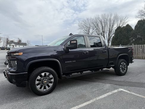 Used 2024 Chevrolet Silverado 2500 Custom w/ Custom Convenience Package image 1